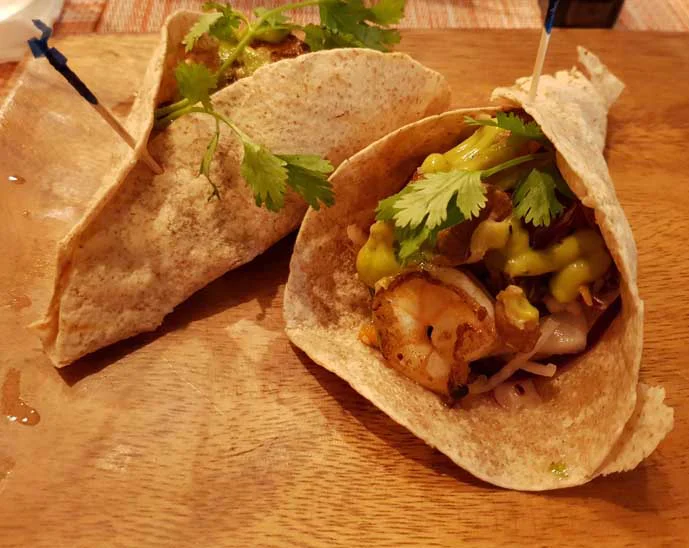 Tacos de camarones capeados